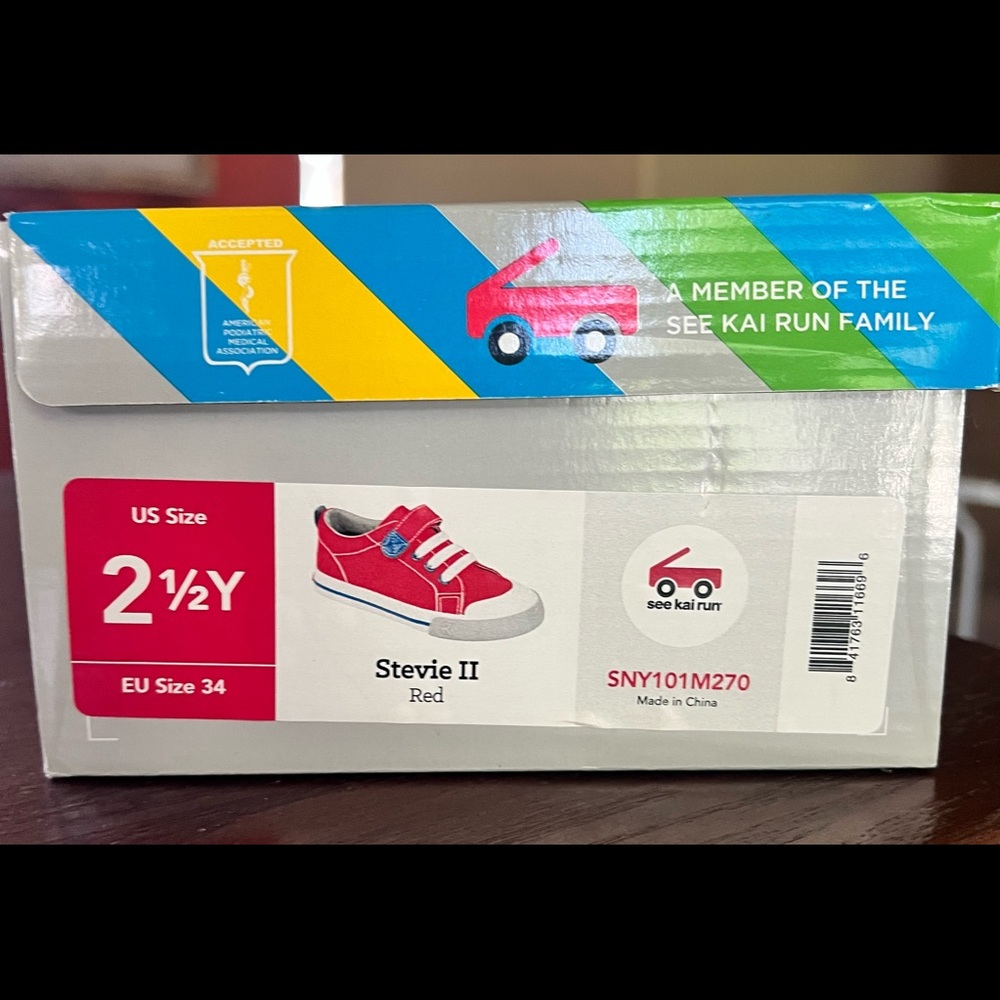 Red See KaiRun size 2.5